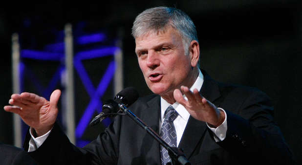 Franklin-Graham-speaking-with-hands